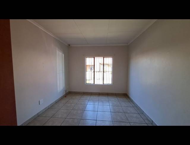 3 BEDROOM HOUSE FOR SALE IN DENNEOORD